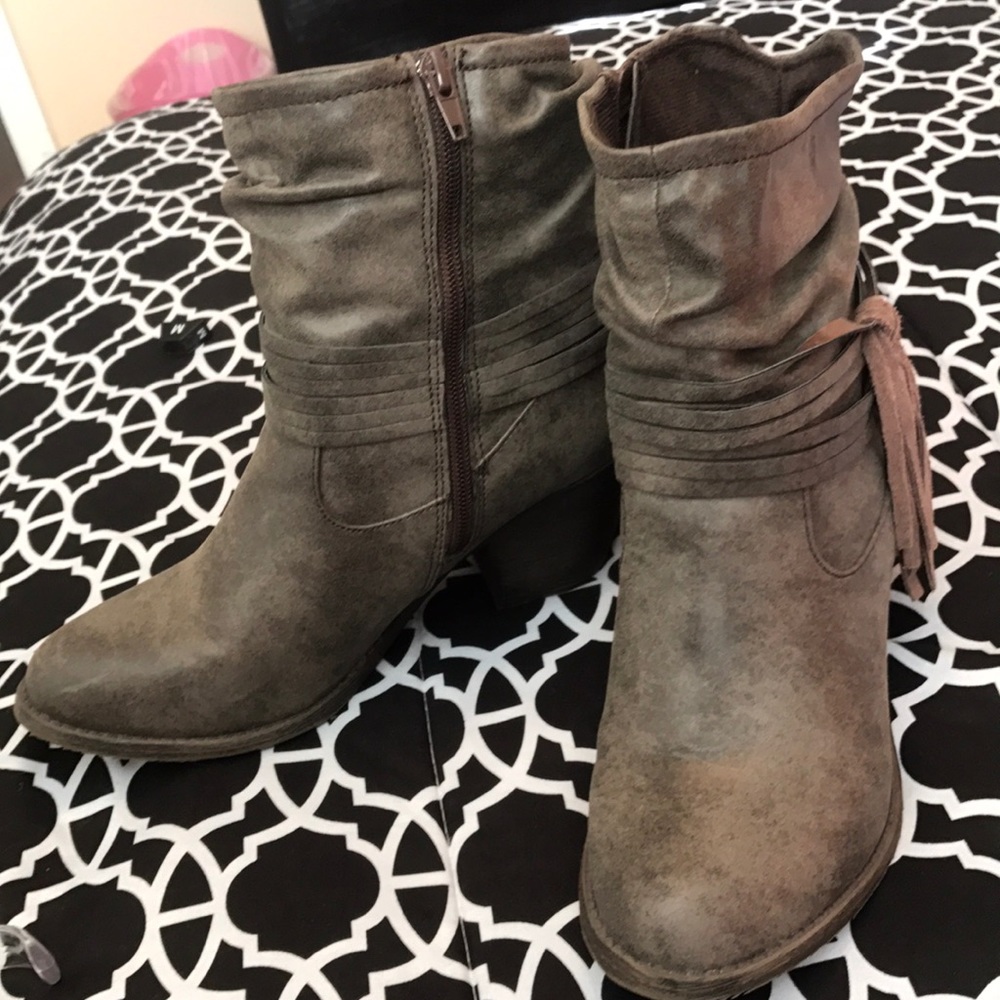 Booties - Picture 3 of 4